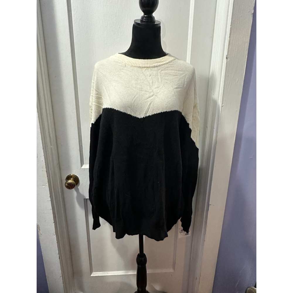 Davi & Dani Cream and Black Sweater‎ in 3X NWT